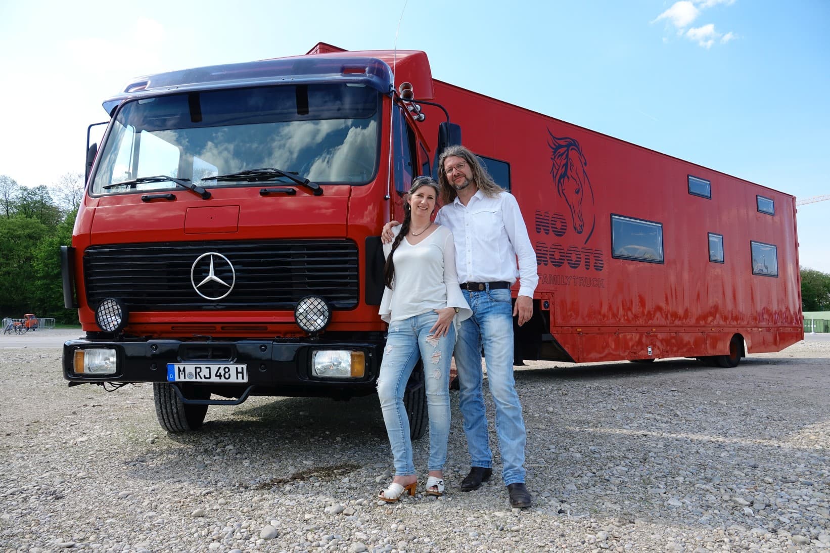 NO ROOTS FAMILY TRUCK Sattelzug